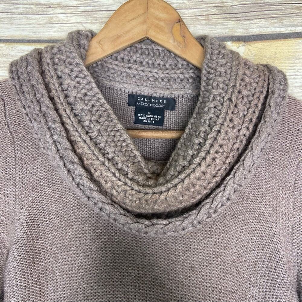 Bloomingdale’s S 100% Cashmere cowl neck sweater detailed collar - Picture 9 of 9